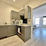 Sleek Stylish 1 Bedroom * Leeds (West Yorkshire)