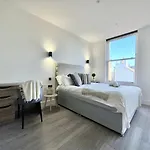Sleek Stylish 1 Bedroom