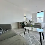 Sleek Stylish 1 Bedroom *