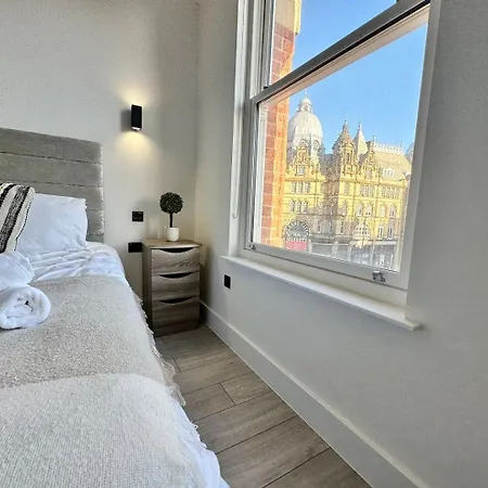 Sleek Stylish 1 Bedroom