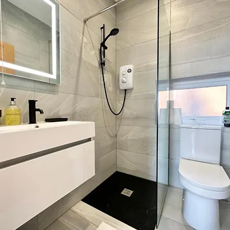 Apartment Sleek Stylish 1 Bedroom Leeds