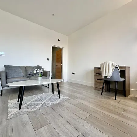 Sleek Stylish 1 Bedroom Apartment