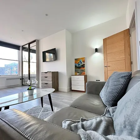 Sleek Stylish 1 Bedroom