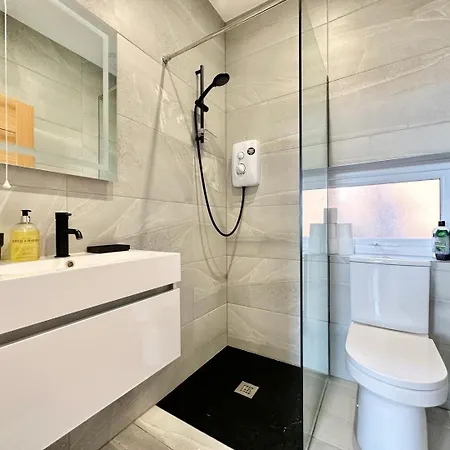 Apartment Sleek Stylish 1 Bedroom Leeds *