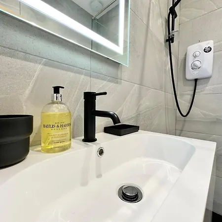 Sleek Stylish 1 Bedroom Lejlighed *