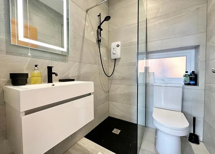 Apartment Sleek Stylish 1 Bedroom