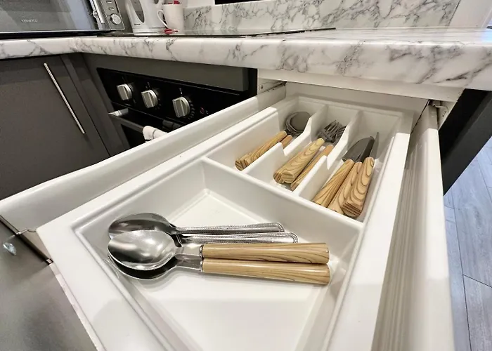 Sleek Stylish 1 Bedroom 아파트 *