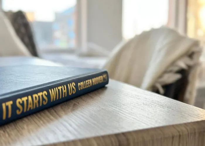 Sleek Stylish 1 Bedroom * 리즈