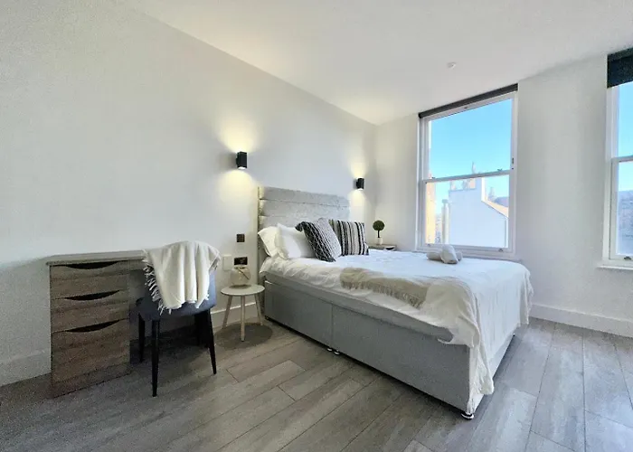 Sleek Stylish 1 Bedroom