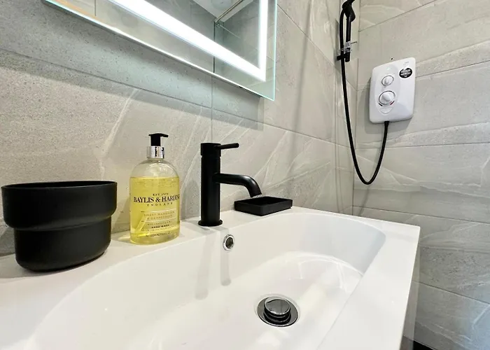 Sleek Stylish 1 Bedroom Appartement *